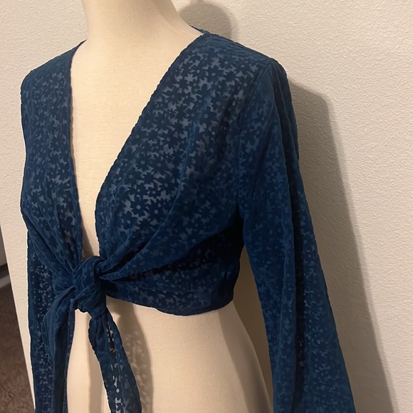 NEW Wild Fable bell long sleeve tie front top - Picture 3 of 11